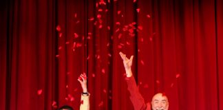 Mondpalast lässt Rosen regnen