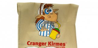 Souvenirwagen kommt auf den Kirmesplatz