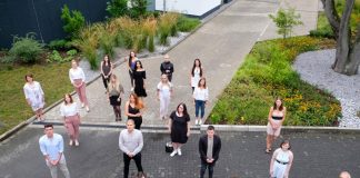 Freude über bestandenes Pflegeexamen