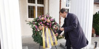 Kranz zum Volkstrauertag niedergelegt