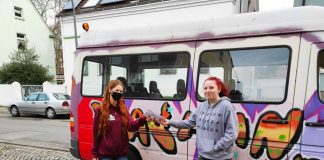 Schöne Überraschung für Jugendliche