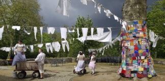 „Versponnen“: Installation im Schlosshof und -park Strünkede