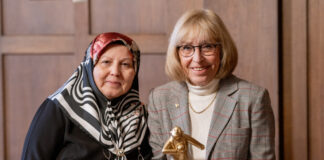 „Ehrwin“ für Anne Pieper: Tolle Auszeichnung für Gründerin der internationalen Nähgruppe der AWO