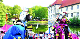 Schloss Strünkede in Herne: Ritterspiele im Park