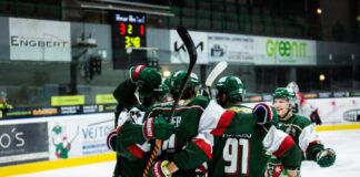 Eishockey in Herne: 1. Sieg mit neuem Couch für den HEV
