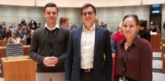 Schüler aus Herne beim „12. Jugend-Landtag NRW“