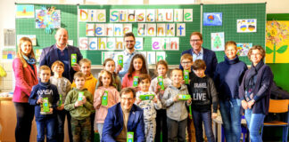 Hilfe beim Deutsch lernen: Verein „Schenke ein Lächeln“ schenkt Bookii-Stifte