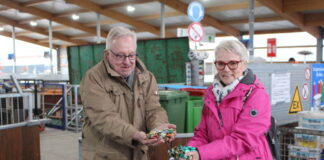 Jeder Deckel hilft: Entsorgung Herne unterstützt Kronkorkensammlung Detlef Brune Brigitte Kraft Kronkorken